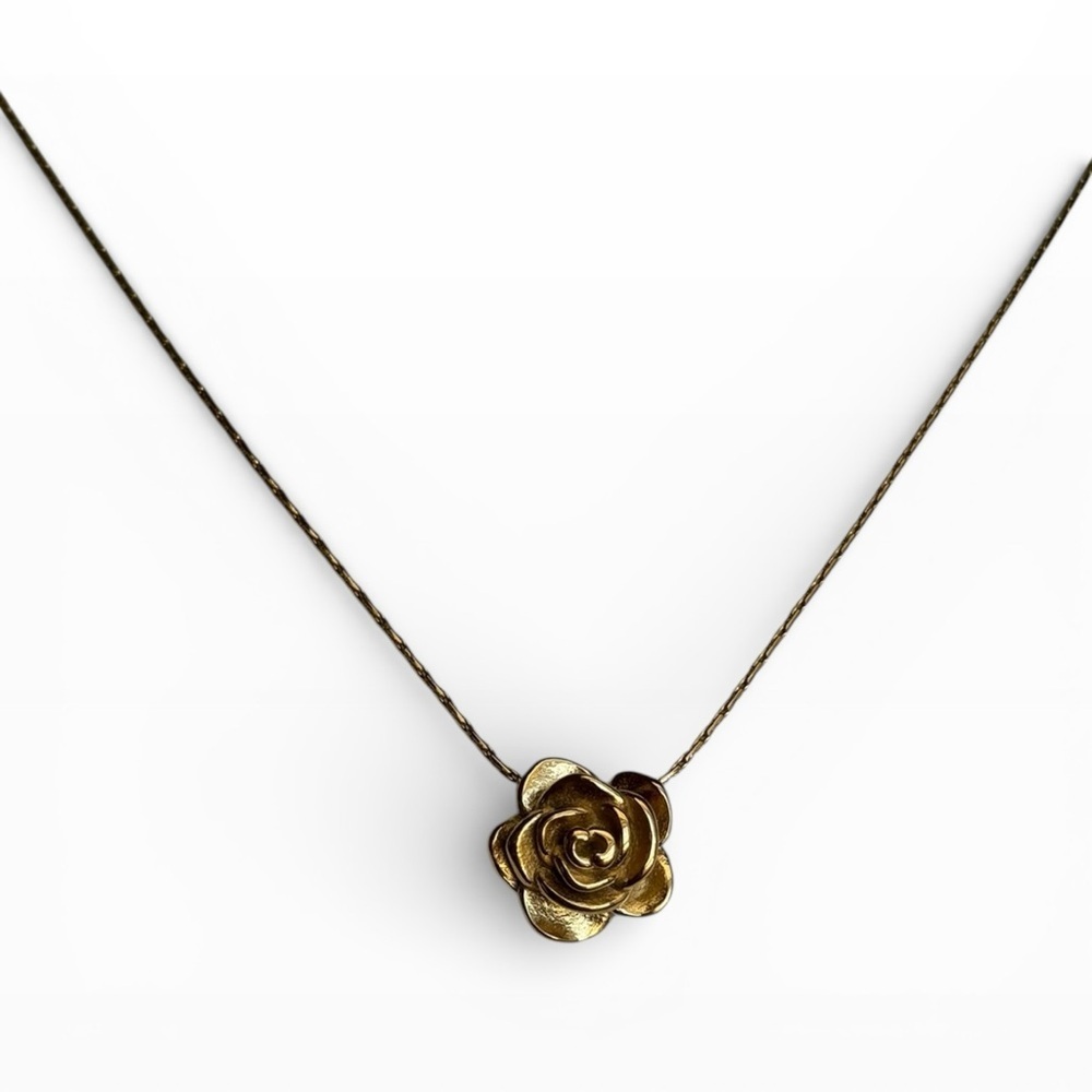 Elegant Rose Pendant Necklace Gold or Silver - Picture 4 of 4